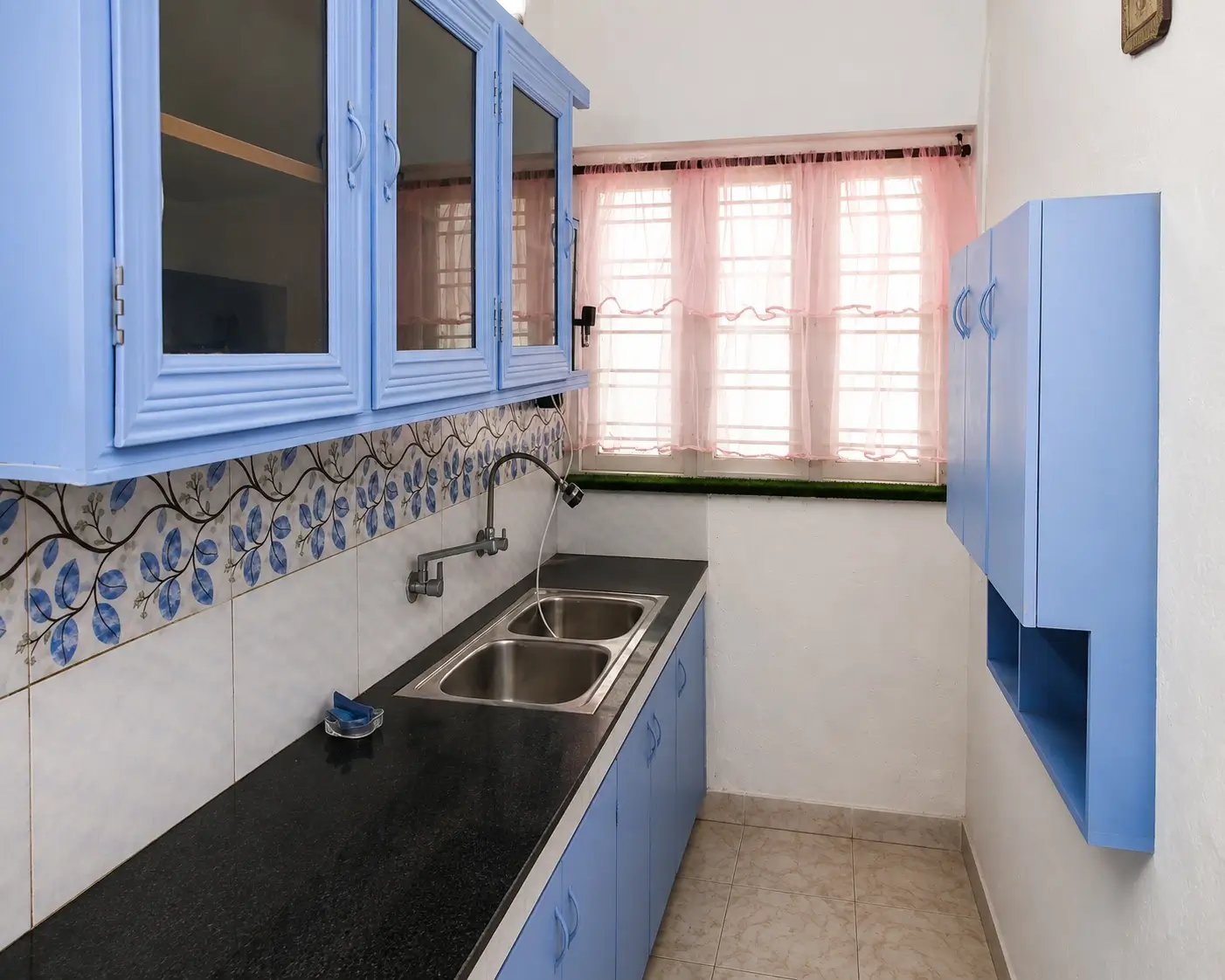 Misty Garden Homestay kitchen counter and cooking amenities in Fort Kochi
